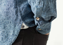 Load image into Gallery viewer, Floral Button-Up in Blue
