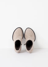 Load image into Gallery viewer, Camoscio Zip Heel
